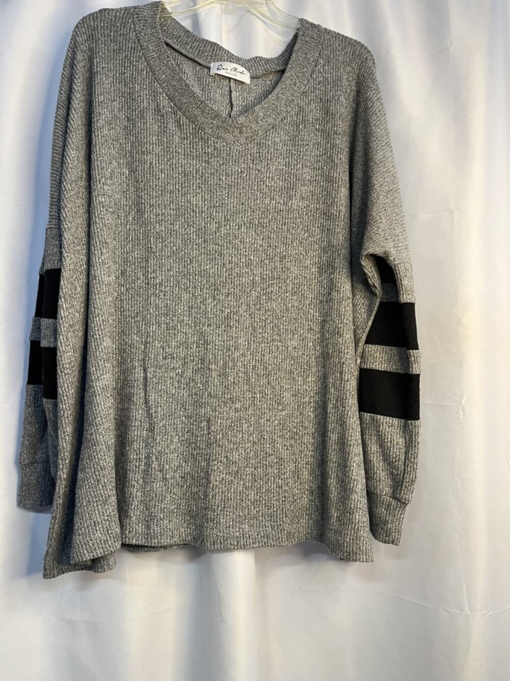 Rae Mode Size 1X Women's Gray Pullover Sweater with Black Striped Sleeves Henley